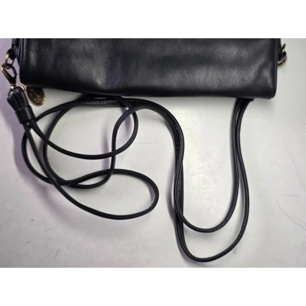Stone Mountain Women's Purse Handbag Bag Navy Leather Pockets‎ Zip Close